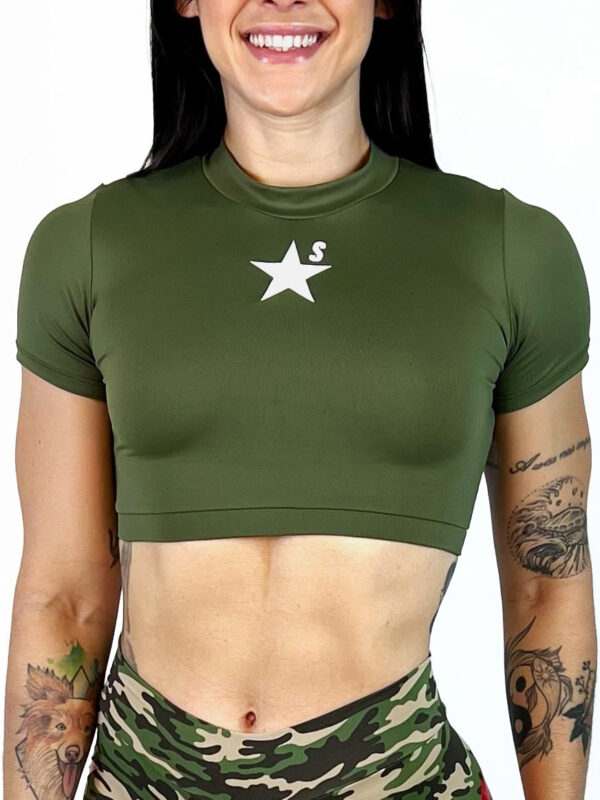 Cropped manga curta verde militar | Estrela
